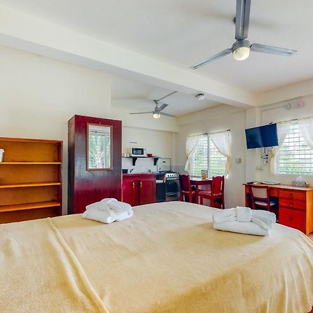 Willow 2 At Island Cabanas Gold Standard Certified Caye Caulker Extérieur photo